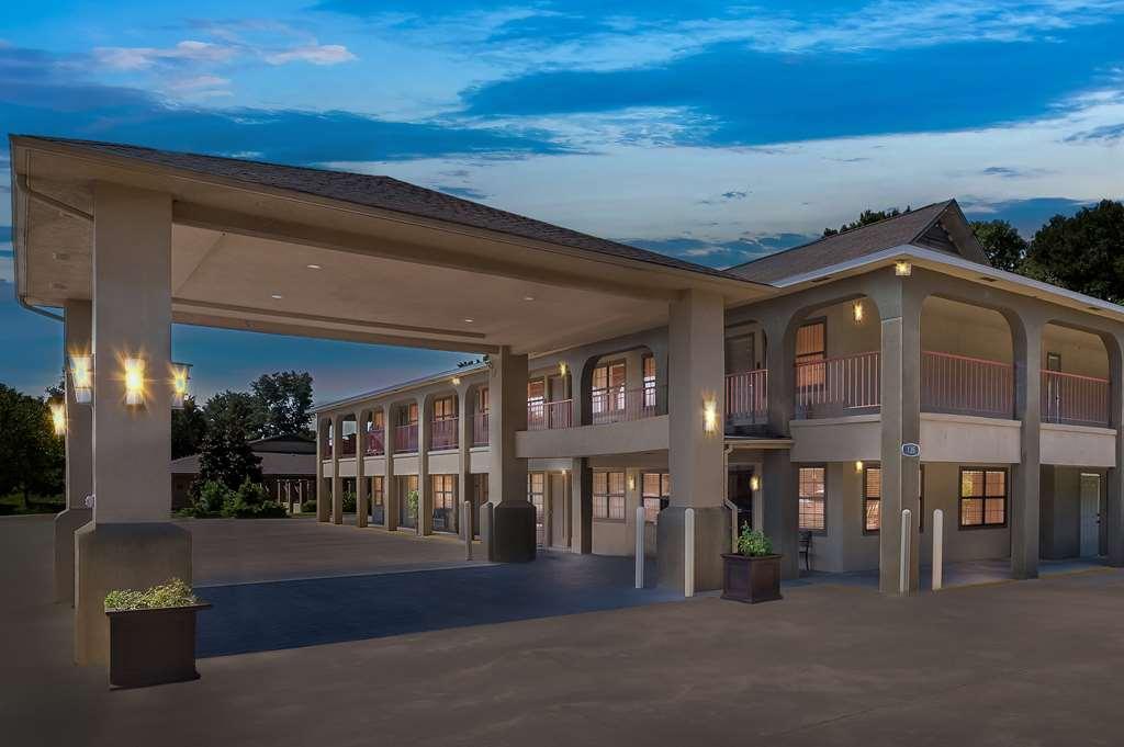 Best Western Delhi Inn Zewnętrze zdjęcie