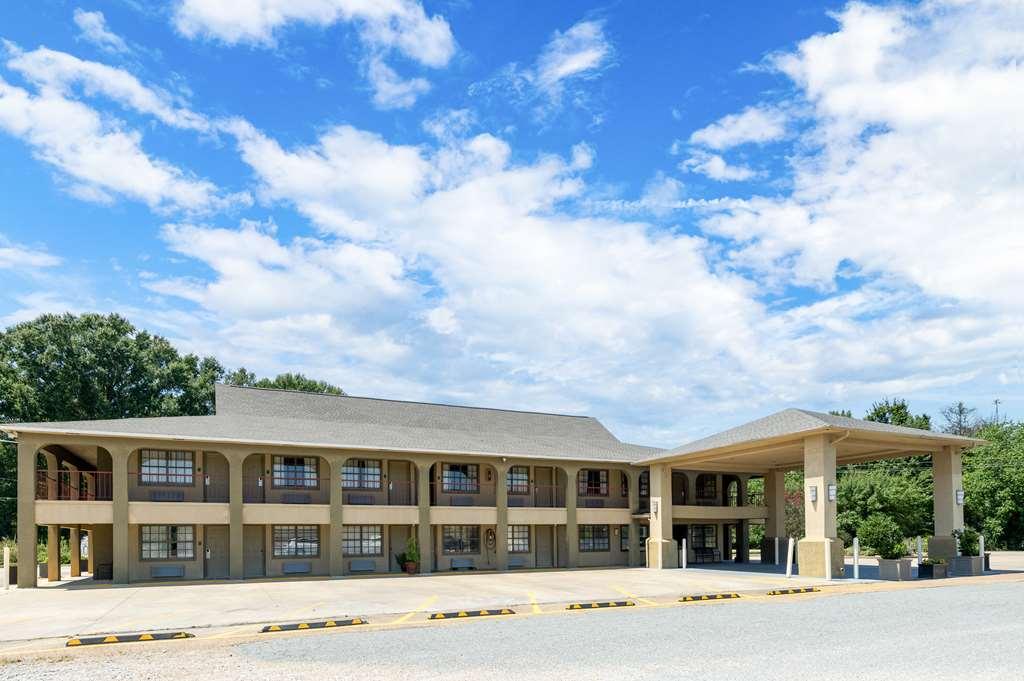 Best Western Delhi Inn Zewnętrze zdjęcie